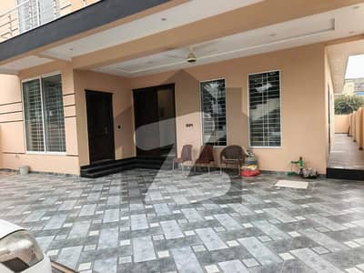 ایف ۔ 17 اسلام آباد میں 4 کمروں کا 14 مرلہ مکان 4.7 کروڑ میں برائے فروخت۔