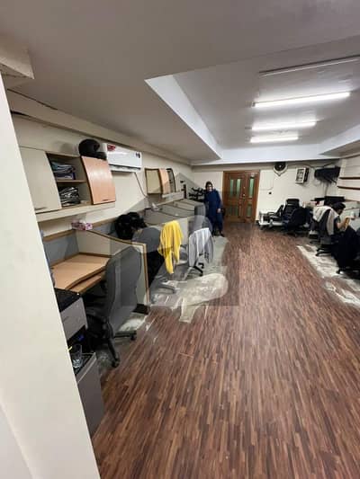 شاہراہِ فیصل کراچی میں 4 مرلہ دفتر 1.4 لاکھ میں کرایہ پر دستیاب ہے۔