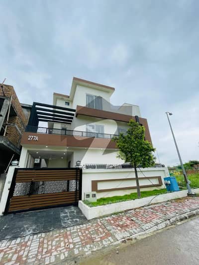 ٹاپ سٹی 1 - بلاک ڈی ٹاپ سٹی 1,اسلام آباد میں 6 کمروں کا 10 مرلہ مکان 4.75 کروڑ میں برائے فروخت۔