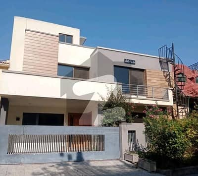 ای ۔ 11 اسلام آباد میں 5 کمروں کا 1 کنال مکان 3.8 لاکھ میں کرایہ پر دستیاب ہے۔