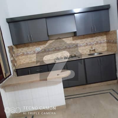 گلستانِِ جوہر ۔ بلاک 12 گلستانِ جوہر,کراچی میں 1 کمرے کا 2 مرلہ زیریں پورشن 27.0 ہزار میں کرایہ پر دستیاب ہے۔