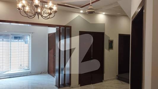 پنجاب یونیورسٹی سوسائٹی فیز 2 پنجاب یونیورسٹی ایمپلائیز سوسائٹی,لاہور میں 3 کمروں کا 5 مرلہ مکان 2.3 کروڑ میں برائے فروخت۔