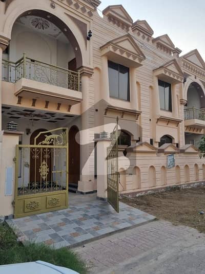 A beautiful luxurious house in Royal Orchard Multan. It is situated at prime location. 40ft wide road A beautiful luxurious house in Royal Orchard Multan. It is situated at prime location. 40ft wide road