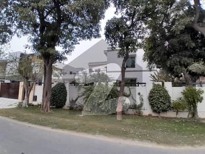 Prime Location EME Society - Block B 32 Marla House Up For Rent