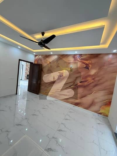 10 MARLA TILES FLOORING LIKE BRAND NEW FULL HOUSE AVAILABLE FOR RENT NEAR TO MCDONALD'S