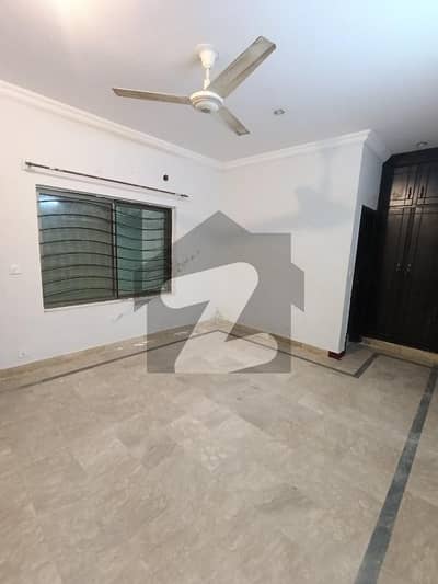 ای ۔ 11/1 ای ۔ 11,اسلام آباد میں 4 کمروں کا 10 مرلہ زیریں پورشن 90.0 ہزار میں کرایہ پر دستیاب ہے۔