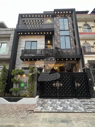 الرحمان فیز 2 - بلاک جے الرحمان گارڈن فیز 2,الرحمان گارڈن,لاہور میں 5 کمروں کا 5 مرلہ مکان 2.4 کروڑ میں برائے فروخت۔