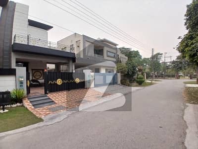 ڈی ایچ اے فیز 4 ڈیفنس (ڈی ایچ اے),لاہور میں 4 کمروں کا 10 مرلہ مکان 6.5 کروڑ میں برائے فروخت۔