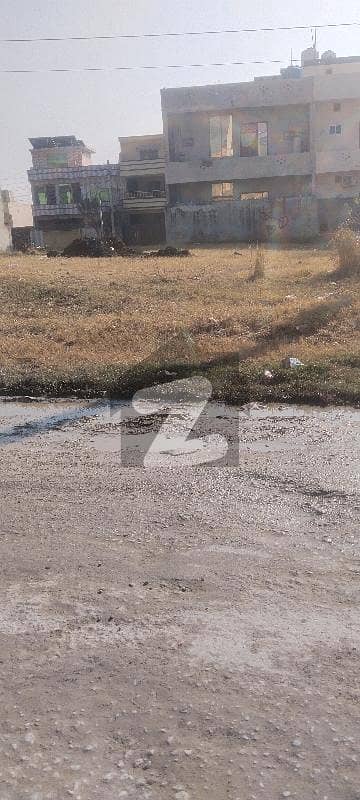 6 MARLA SERVICE ROAD PLOT