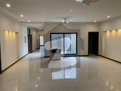 ماڈل ٹاؤن ۔ بلاک ایف ماڈل ٹاؤن,لاہور میں 8 کمروں کا 2 کنال مکان 7.0 لاکھ میں کرایہ پر دستیاب ہے۔