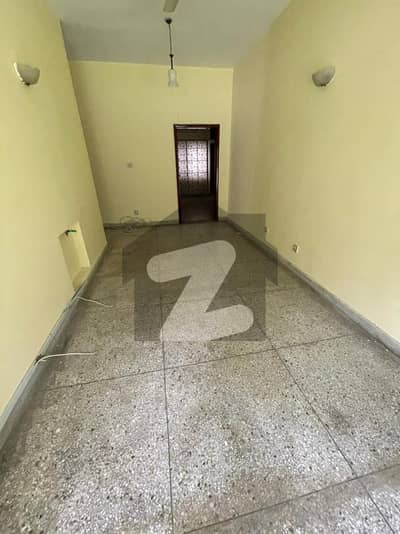 ایف ۔ 8 اسلام آباد میں 4 کمروں کا 3 کنال مکان 70.0 کروڑ میں برائے فروخت۔