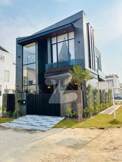 5 MARLA BRAND NEW ULTRA MODERN HOUSE FOR SALE NEAR TO PARK