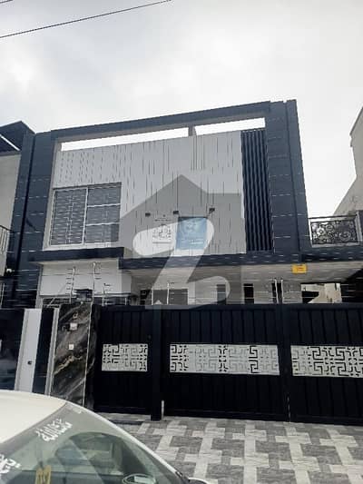 سینٹرل پارک ہاؤسنگ سکیم لاہور میں 5 کمروں کا 10 مرلہ مکان 3.4 کروڑ میں برائے فروخت۔