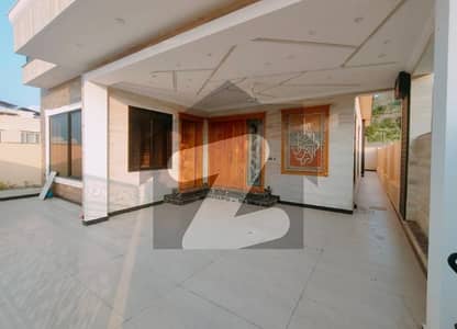 بحریہ انکلیو بحریہ ٹاؤن,اسلام آباد میں 5 کمروں کا 10 مرلہ مکان 4.4 کروڑ میں برائے فروخت۔