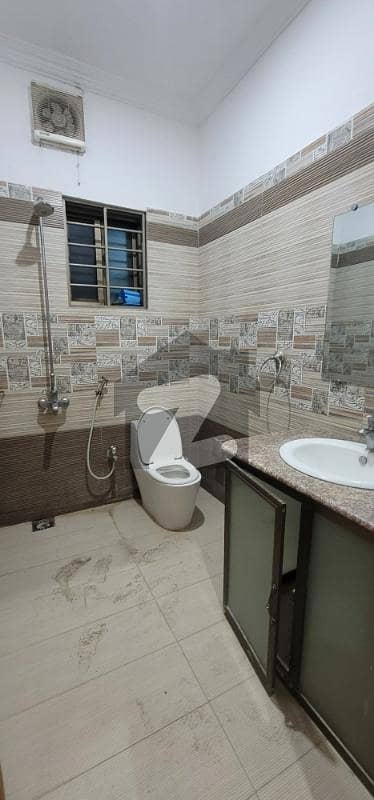 جی ۔ 13 اسلام آباد میں 10 کمروں کا 10 مرلہ مکان 2.5 لاکھ میں کرایہ پر دستیاب ہے۔