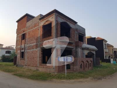 بحریہ ٹاؤن فیز 8 بحریہ ٹاؤن راولپنڈی,راولپنڈی میں 4 کمروں کا 7 مرلہ مکان 2.4 کروڑ میں برائے فروخت۔