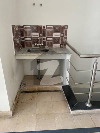 فارمانئیٹس ہاؤسنگ سکیم لاہور میں 1 کمرے کا 4 مرلہ دکان 35.0 ہزار میں کرایہ پر دستیاب ہے۔