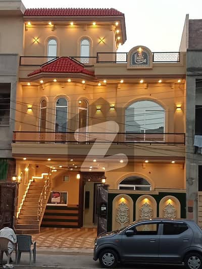 ایڈن بولیوارڈ ہاؤسنگ سکیم کالج روڈ,لاہور میں 5 کمروں کا 5 مرلہ مکان 2.45 کروڑ میں برائے فروخت۔