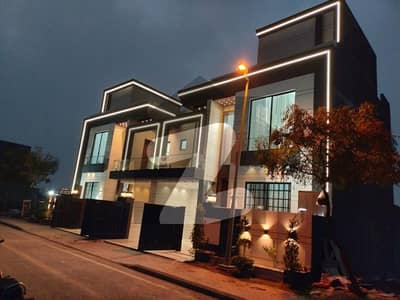 بحریہ ٹاؤن جناح بلاک بحریہ ٹاؤن سیکٹر ای,بحریہ ٹاؤن,لاہور میں 4 کمروں کا 5 مرلہ مکان 2.6 کروڑ میں برائے فروخت۔