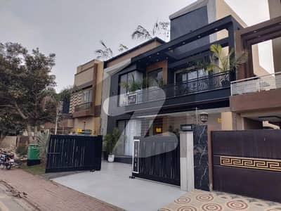 بحریہ ٹاؤن رفیع بلاک بحریہ ٹاؤن سیکٹر ای,بحریہ ٹاؤن,لاہور میں 5 کمروں کا 10 مرلہ مکان 5.9 کروڑ میں برائے فروخت۔