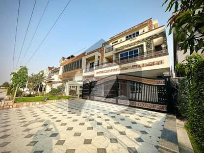 جی ۔ 13 اسلام آباد میں 7 کمروں کا 14 مرلہ مکان 10.7 کروڑ میں برائے فروخت۔