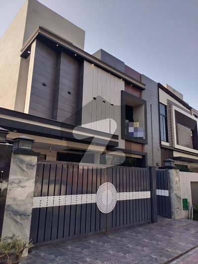 بحریہ ٹاؤن - اوورسیزبی بحریہ ٹاؤن اوورسیز انکلیو,بحریہ ٹاؤن,لاہور میں 5 کمروں کا 10 مرلہ مکان 4.2 کروڑ میں برائے فروخت۔