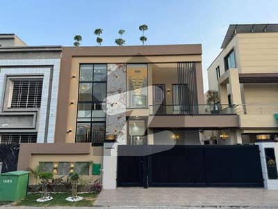 پبلک ہیلتھ سوسائٹی بحریہ ٹاؤن سیکٹر B,بحریہ ٹاؤن,لاہور میں 5 کمروں کا 10 مرلہ مکان 4.5 کروڑ میں برائے فروخت۔