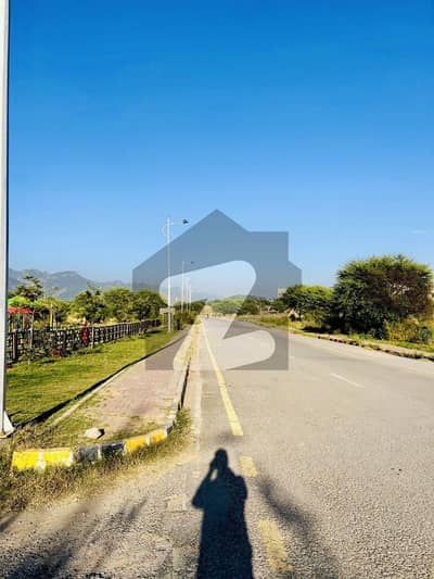 ڈی ۔ 12 اسلام آباد میں 10 مرلہ رہائشی پلاٹ 5.5 کروڑ میں برائے فروخت۔