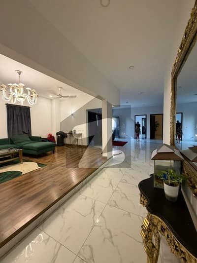 ڈی ایچ اے فیز 8 - زون بی ڈی ایچ اے فیز 8,ڈی ایچ اے ڈیفینس,کراچی میں 6 کمروں کا 1 کنال مکان 15.0 کروڑ میں برائے فروخت۔