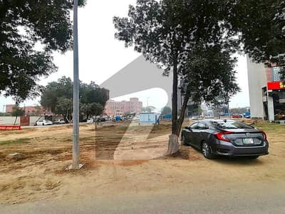 ڈی ایچ اے 11 رہبر فیز 1 - بلاک سی سی اے ڈی ایچ اے 11 رہبر فیز 1,ڈی ایچ اے 11 رہبر,لاہور میں 4 مرلہ کمرشل پلاٹ 7.0 کروڑ میں برائے فروخت۔