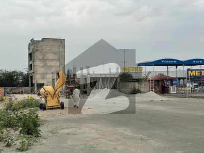 ائیرپورٹ روڈ لاہور میں 4 مرلہ عمارت 7.5 کروڑ میں برائے فروخت۔