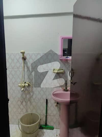 گلشنِ اقبال - بلاک 19 گلشنِ اقبال,گلشنِ اقبال ٹاؤن,کراچی میں 3 کمروں کا 5 مرلہ فلیٹ 1.3 کروڑ میں برائے فروخت۔