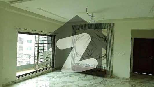 عسکری 10 - سیکٹر ایس عسکری 10,عسکری,لاہور میں 4 کمروں کا 13 مرلہ فلیٹ 4.3 کروڑ میں برائے فروخت۔