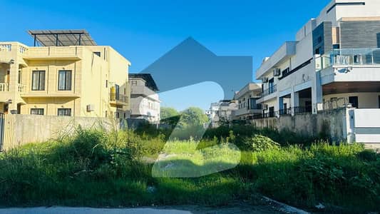 600 SQ. YARD CORNER WITH AT INVESTOR PRICE