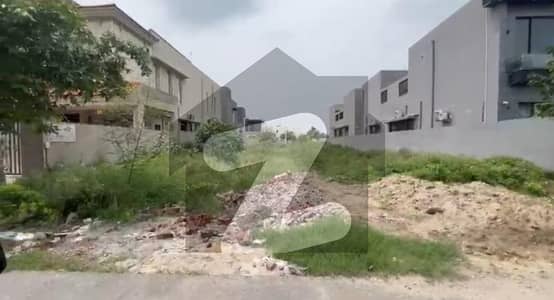 ڈی ایچ اے فیز 7 - بلاک ٹی فیز 7,ڈیفنس (ڈی ایچ اے),لاہور میں 1 کنال رہائشی پلاٹ 4.25 کروڑ میں برائے فروخت۔