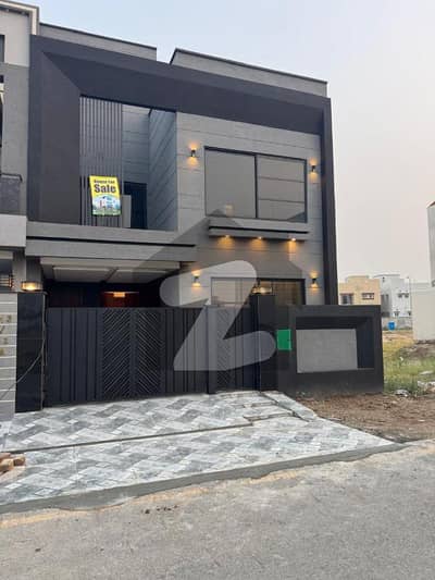 5 Marla Brand New House For Sale In Phase 1 Builder Location