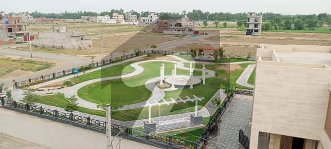 Prime Location 20 Marla Spacious Residential Plot Available In Central Park - Block B For sale