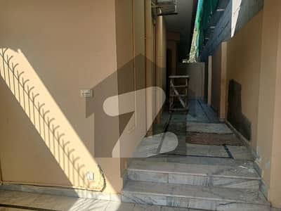 f11 size 666 marble flooring Upper portion 3beds Rent 250000 Real Pic