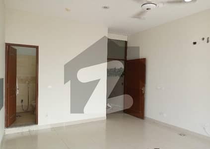 02 MARLA COMMERCIAL FLOOR AVAILABLE FOR RENT