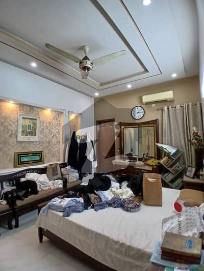 یو ای ٹی ہاؤسنگ سوسائٹی لاہور میں 4 کمروں کا 10 مرلہ مکان 3.0 کروڑ میں برائے فروخت۔