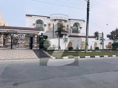 ویلینشیاء ۔ بلاک اے ویلینشیاء ہاؤسنگ سوسائٹی,لاہور میں 6 کمروں کا 2 کنال فلیٹ 17.0 کروڑ میں برائے فروخت۔