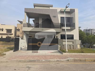 بحریہ ٹاؤن فیز 8 ۔ سیکٹر ایف - 1 بحریہ ٹاؤن فیز 8,بحریہ ٹاؤن راولپنڈی,راولپنڈی میں 5 کمروں کا 10 مرلہ مکان 1.3 لاکھ میں کرایہ پر دستیاب ہے۔