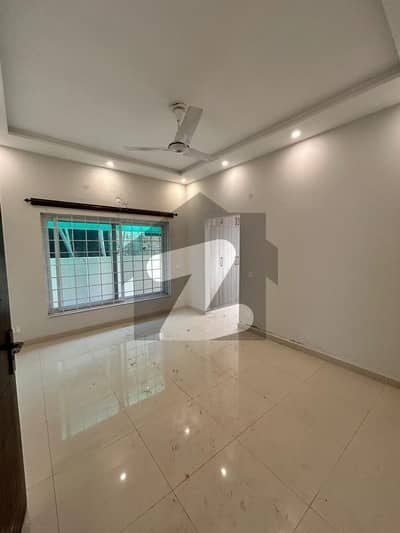 10 Maral Full House 4 Bed Accommodation 2 American Kitchen 1 Servent Two Species TV Lounge Available For Rent In Bahria Enclave