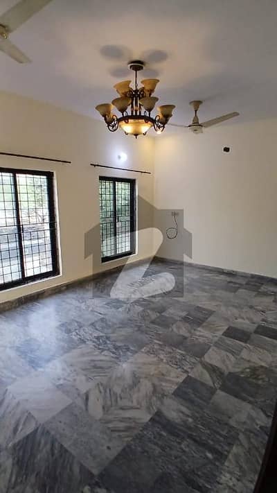 لیک سٹی میڈوز لاہور میں 1 کمرے کا 10 مرلہ بالائی پورشن 55.0 ہزار میں کرایہ پر دستیاب ہے۔