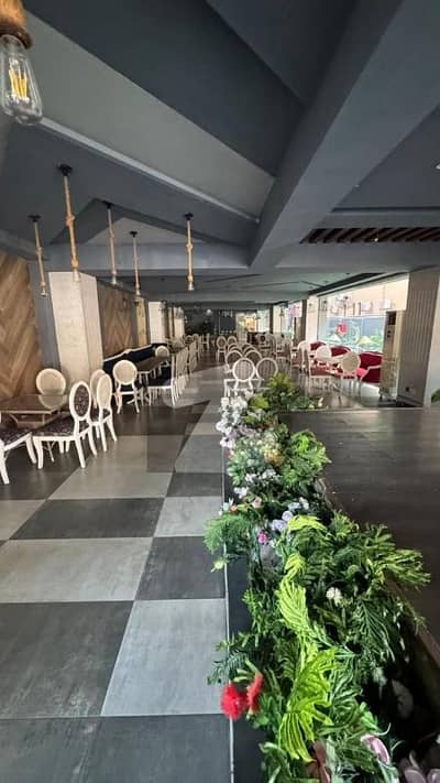 گلبرگ لاہور میں 11 مرلہ دکان 10.0 لاکھ میں کرایہ پر دستیاب ہے۔