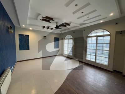 Book A 400 Square Yards House In E-11/2