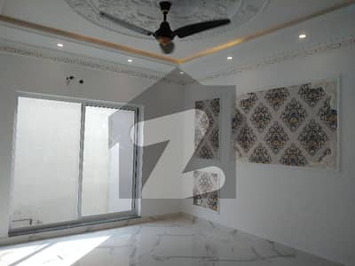 پیراگون سٹی - امپیریل1 بلاک پیراگون سٹی,لاہور میں 4 کمروں کا 5 مرلہ مکان 2.3 کروڑ میں برائے فروخت۔