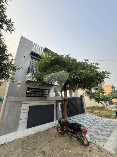 New Modern house for sale Good location near park masjid