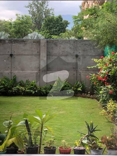 جی ۔ 10/2 جی ۔ 10,اسلام آباد میں 1 کنال رہائشی پلاٹ 13.5 کروڑ میں برائے فروخت۔