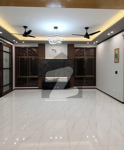 میرٹھ سوسائٹی سکیم 33,کراچی میں 3 کمروں کا 16 مرلہ مکان 7.0 کروڑ میں برائے فروخت۔